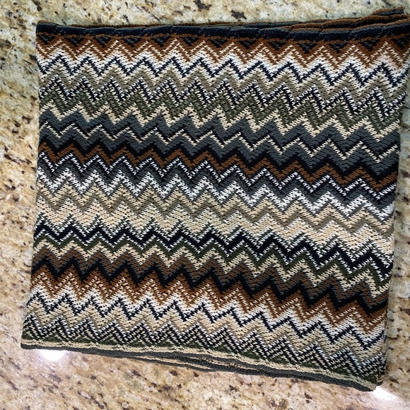 Pretty Earth Tone Colors Chevron Print Knit Infinity Scarf Lightweight - Picture 6 of 7